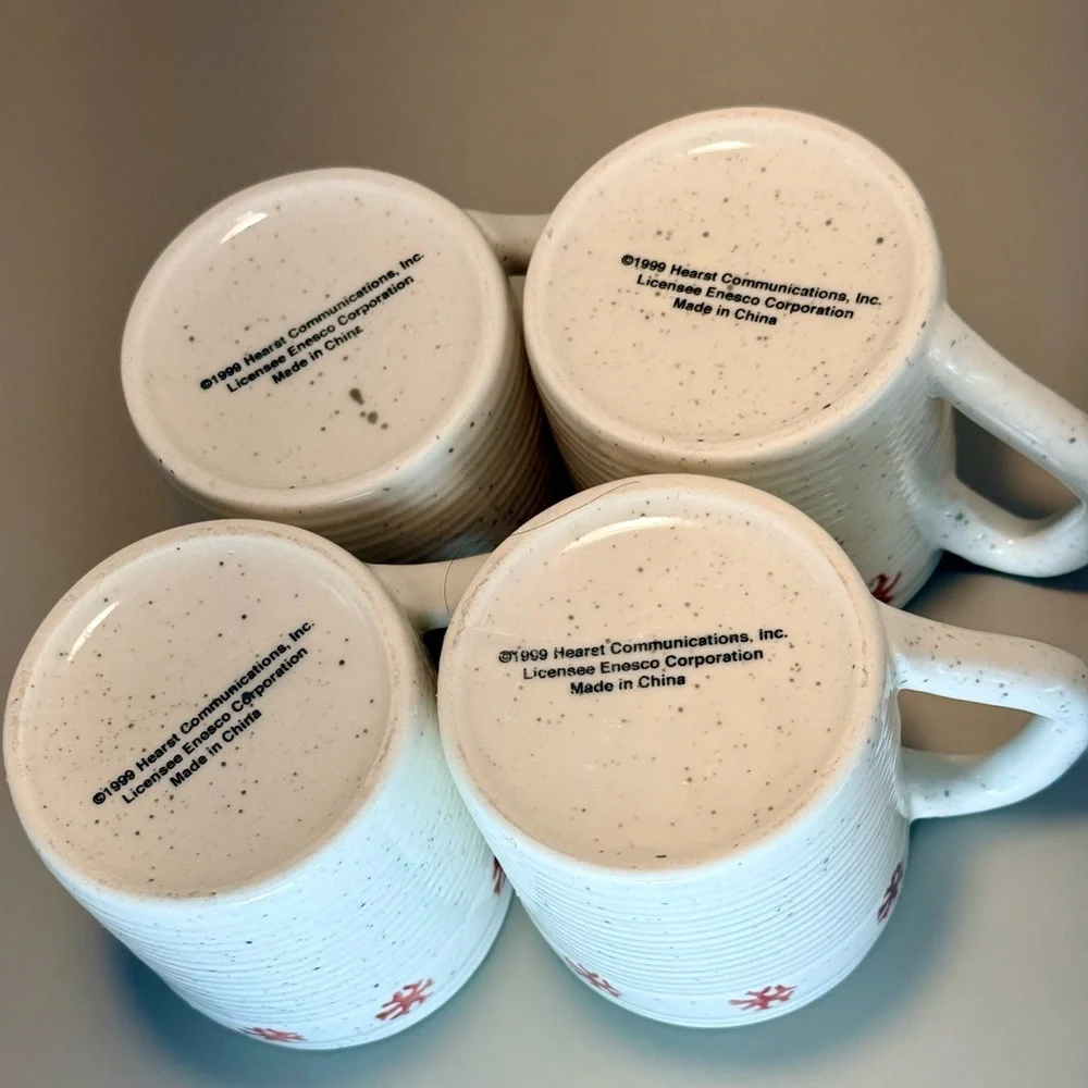 Set 4/ 1999 Hearst Communication Enesco Vintage Snow Flake Mugs Collectables